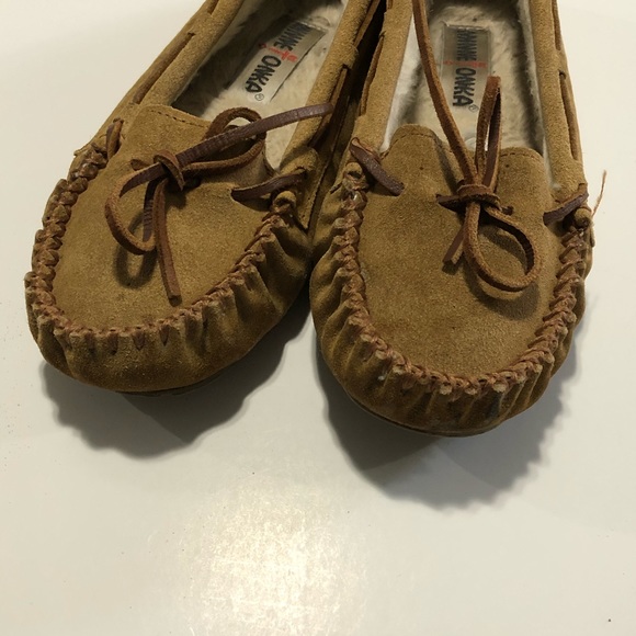 minnetonka moccasins headquarters